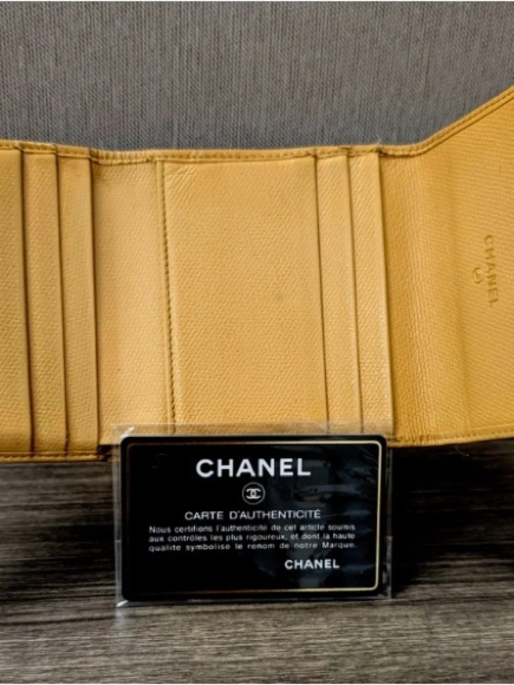 CHANEL COCO DOUBLE SNAP COMPACT WALLET VINTAGE TAN - Picture 3 of 13